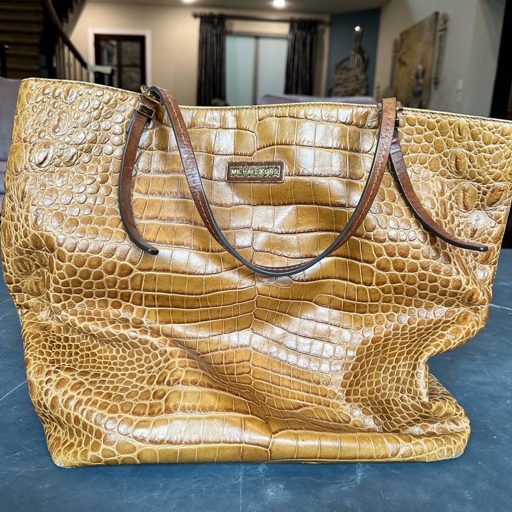 MK tote